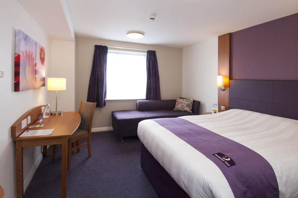 Premier Inn Glasgow Airport Пейсли Номер фото