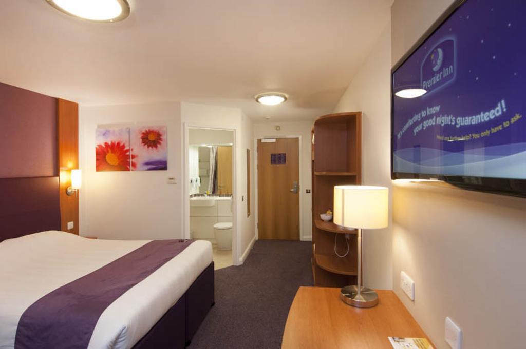 Premier Inn Glasgow Airport Пейсли Экстерьер фото